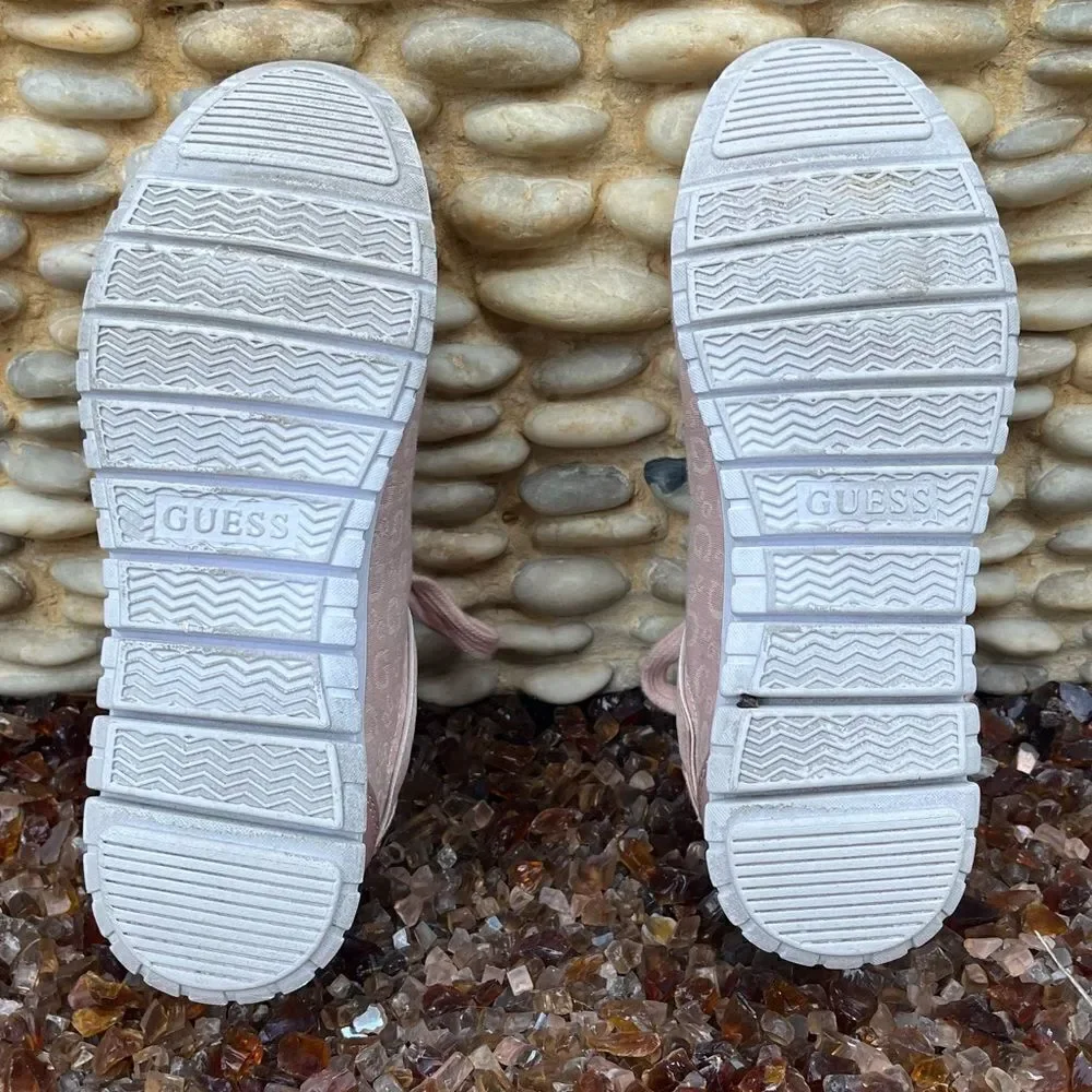 Guess Women Pink Gemma Low Top Logo Print Sneakers Metallic Accents Size 7.5 EUC
